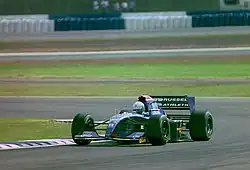 Vue de trois quarts de la Simtek S941 violette de Brabham