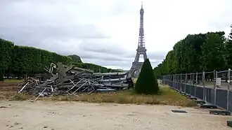 Le 8 juin, les débris du mur.