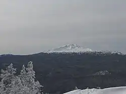 Vue du pic Diamond depuis la station de sports d'hiver du col Willamette.
