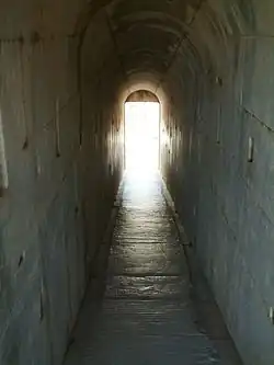 Couloir d'accès à l'adyton.