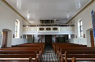Vue intérieure de la nefvers la tribune d'orgue.