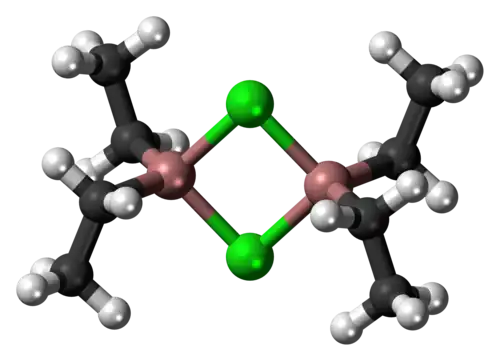 Géométrie du dimère (Et2Al)2(μ-Cl)2.