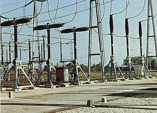 Figure&nbsp;7 : Disjoncteurs 245&nbsp;kV dans un poste électrique