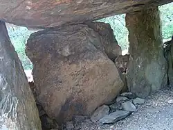 Intérieur de la chambre, côté gauche...