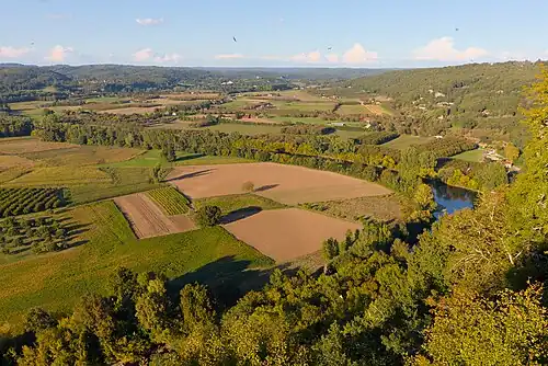 La Dordogne (amont) vue depuis l'esplanade de Domme en fin d'après-midi.