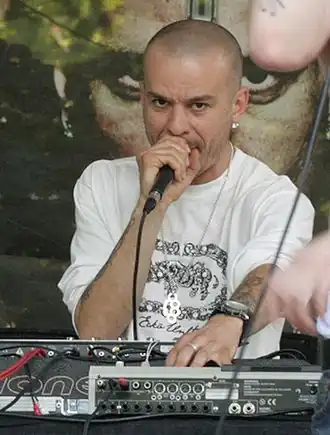 Description de cette image, également commentée ci-après