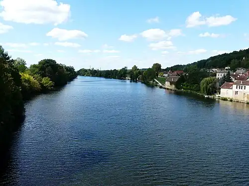 La Dordogne en limite de Varennes (à gauche) et Saint-Capraise-de-Lalinde.