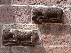 Reliefs romans sur chevet.