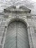 Chapelle Saint-Michel, porte occidentale.