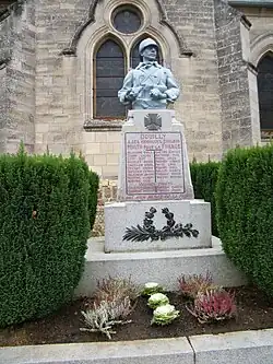 Le monument aux morts.