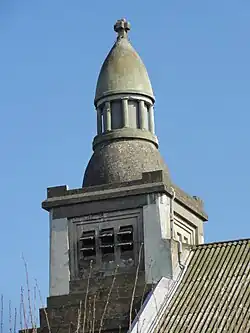 Le lanternon à bulbe.