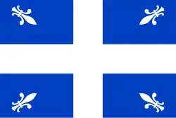 Photo d'un drapeau québécois.