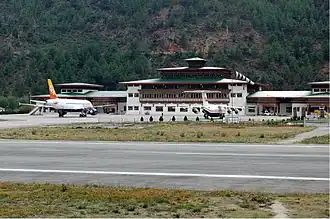 L'aéroport international du Bhoutan en 2005.