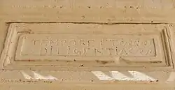 Dumay : TEMPORE ET DILIGENTIA (« Par le temps et l'application »).