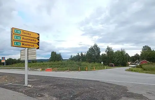 Croisement de la E16 et de la Rv2.