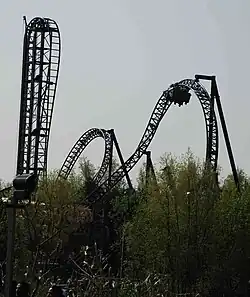 Wagon à la sortie de l'Immelmann loop.