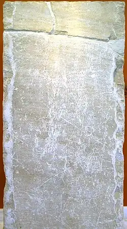 Fragment de l'édit trouvé à Aigeira, en Grèce, aujourd'hui au musée épigraphique d'Athènes