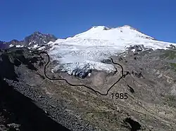 Le glacier Easton sur le flanc sud en 2003. La ligne noire indique la position du glacier en 1985.