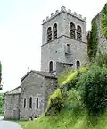 L'église au pied du château.