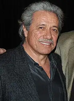 Edward James Olmos dans le rôle de William « Husker » Adama