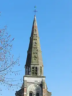 Clocher à flèche de briqueLamotte-Beuvron.