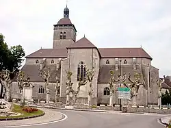 L'église fortifiée.