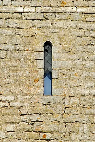 Fenêtre à arc monolithe.