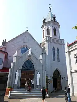 L'église catholique.