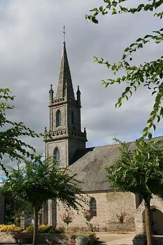 Église Saint-Thuriau : le clocher.