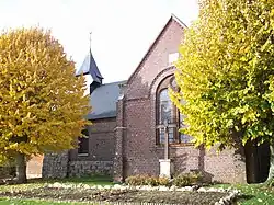 Etymologie : nom issu du scandinave "HAUGR", synonyme de hauteur, colline.Église Saint-Mathurin.