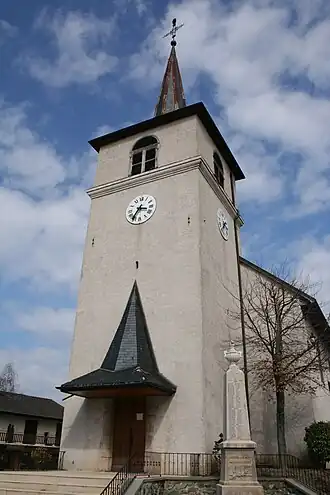 L'église au chef-lieu.