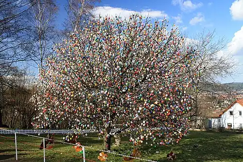 Arbre de Pâques constitué de 9 200 en Thuringe.