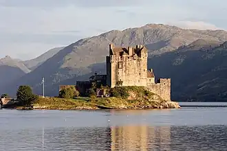 Château d'Eilean Donan (XIIIe siècle), dans les Highlands d'Écosse.