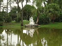El Beso, œuvre du sculpteur français Paul Gasq. La statue représente Héro et Léandre, amoureux célèbres de la mythologie grecque.
