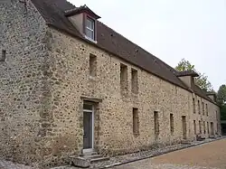 Le bâtiment côté nord de la cour.