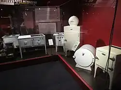 Cuisinières à plaque électrique et réfrigérateurs