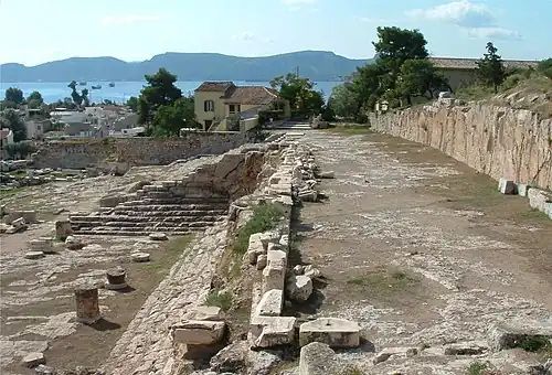Gradins et terrasse du Télestérion