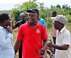 Elisma Florvil en conversation avec la population