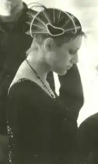 Description de l'image Elizabeth Fraser 1986.jpg.