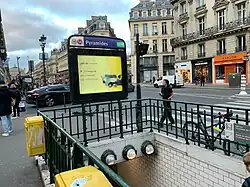 Entrée de la station, avenue de l'Opéra