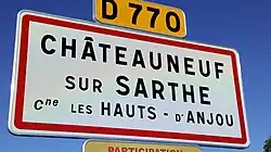 Panneau d'indication d'entrée du village.