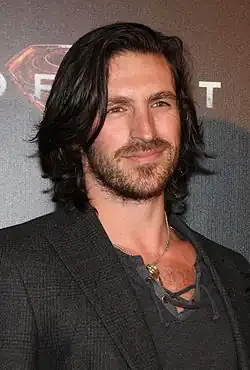 Eoin Macken dans le rôle du Dr T.C. Callahan.