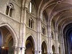 La nef et son étage intermédiaire.