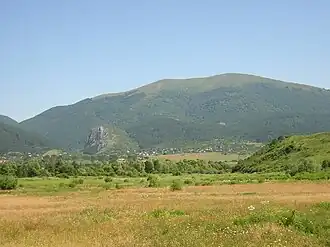 Les monts Ruj vu de la vallée de l'Erma