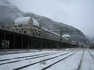 Voies et quais de la gare de Canfranc, côté français, le 26 novembre 2005.