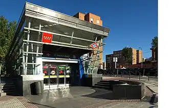 Édicule d'accès de la station au niveau de l'avenue des États.