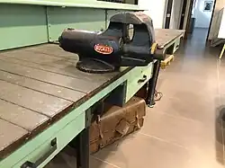 Etabli dans les anciennes granges