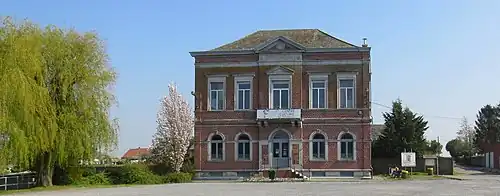 La maison communale.