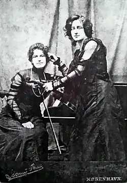 Eva Mudocci et Bella Edwards.