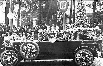 Concours de voiture fleurie.